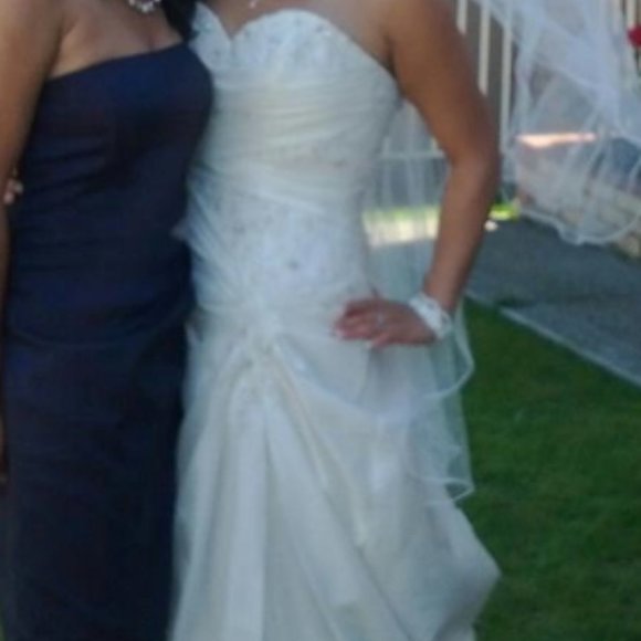 La Sposa Wedding Dress - Picture 9 of 10